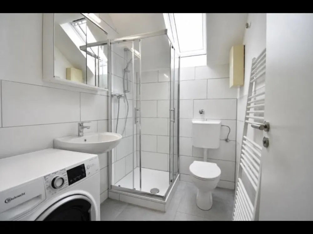 Erstbezug nach Sanierung, möbliertes Apartment! EBK & Duschbad*