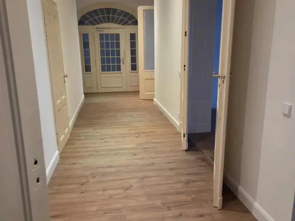 Großzügige 5-Zimmer-Wohnung mit Loggia in Leipzig Zentrum-Ost
