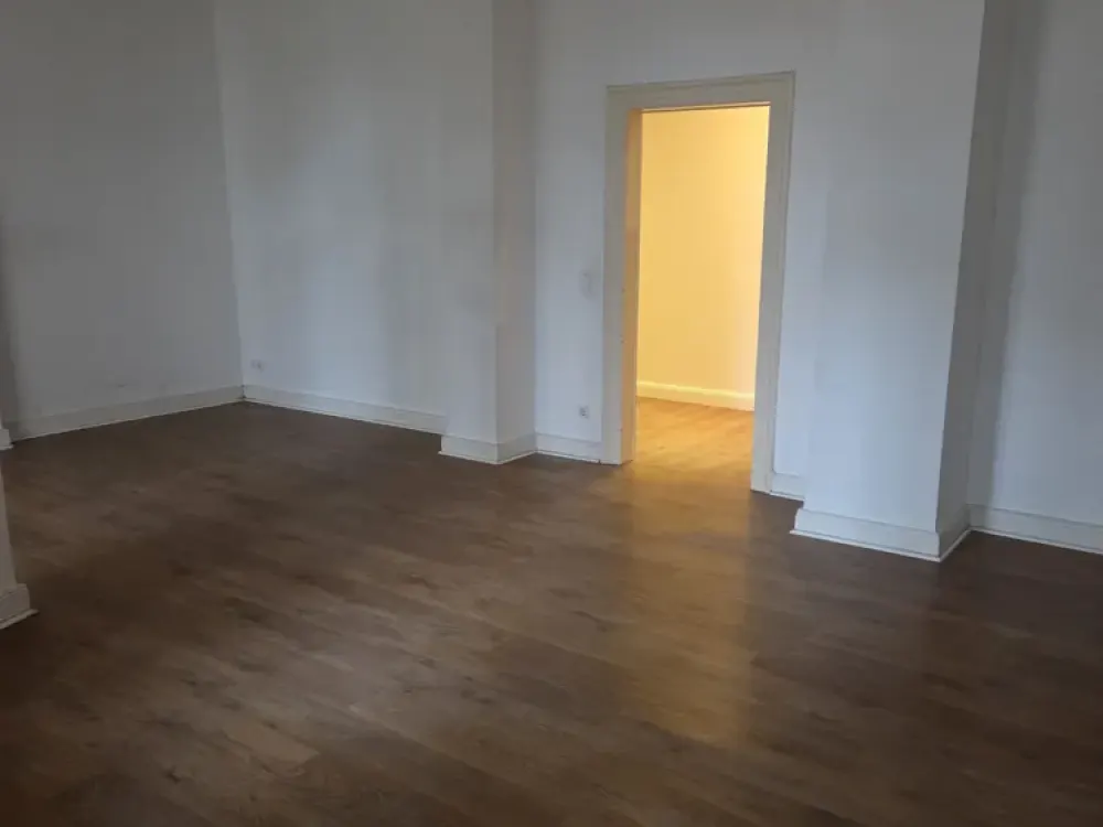 Großzügige 5-Zimmer-Wohnung mit Loggia in Leipzig Zentrum-Ost