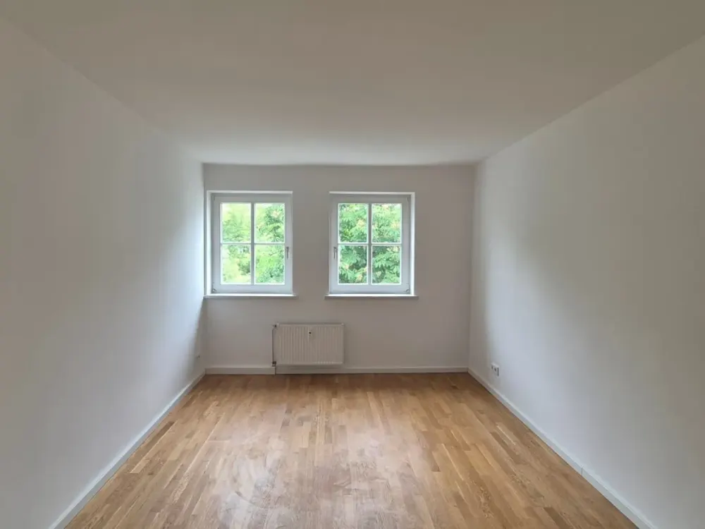 Hell & renoviert & gute Lage: 3-Zimmer-Wohnung mit Tageslichtbad, separate Küche mit Einbauküche