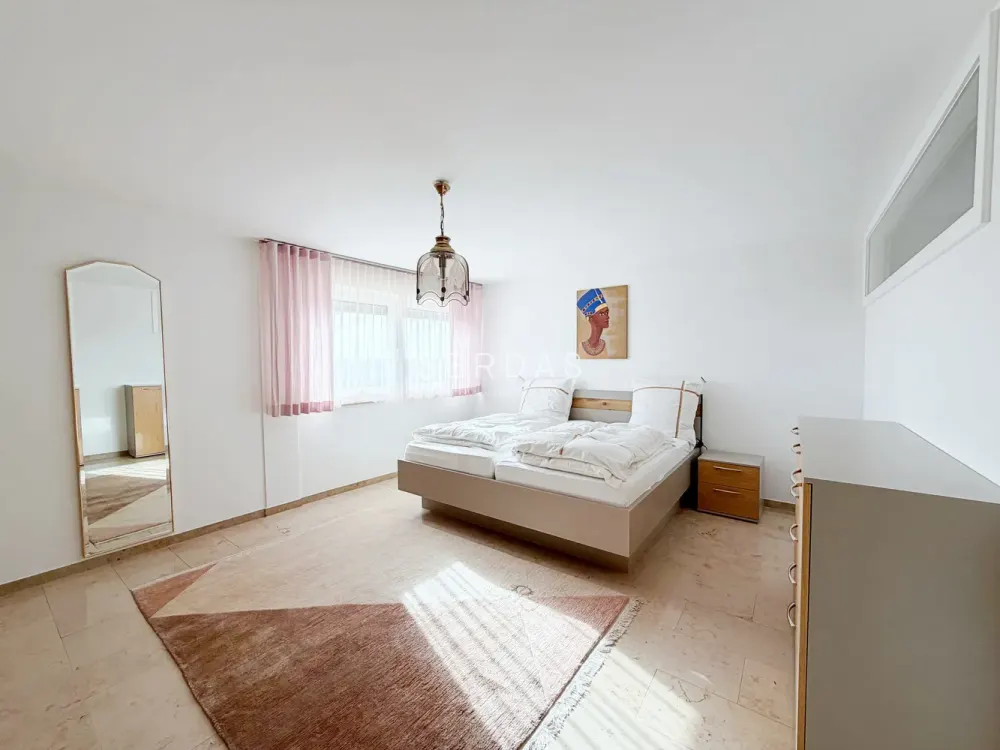 Above the Roofs of Leonberg, approx. 200 m² Living Space with Large Panoramic Terrace | Furnished Rental