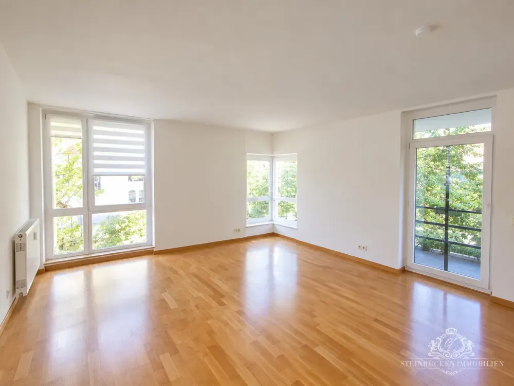HELLE 2-RAUM-WOHNUNG MIT BURGBLICK UND TIEFGARAGENSTELLPLATZ IN RADEBEUL