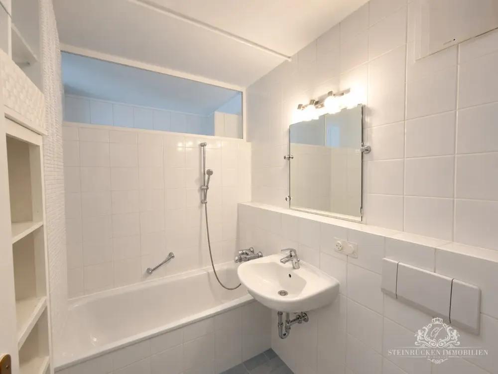 HELLE 2-RAUM-WOHNUNG MIT BURGBLICK UND TIEFGARAGENSTELLPLATZ IN RADEBEUL