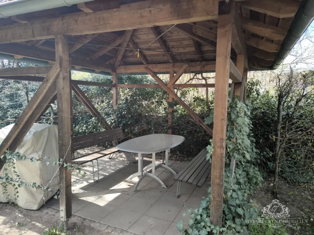 HELLE 2-RAUM-WOHNUNG MIT BURGBLICK UND TIEFGARAGENSTELLPLATZ IN RADEBEUL