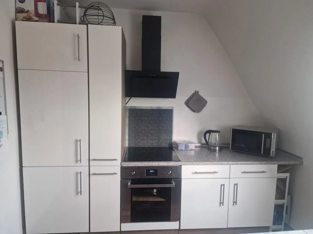 3-Room Apartment Suitable for Shared Living, Fitted Kitchen, Attic