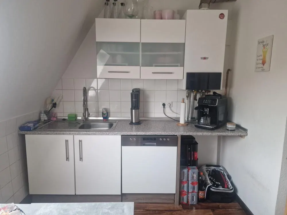 3-Room Apartment Suitable for Shared Living, Fitted Kitchen, Attic