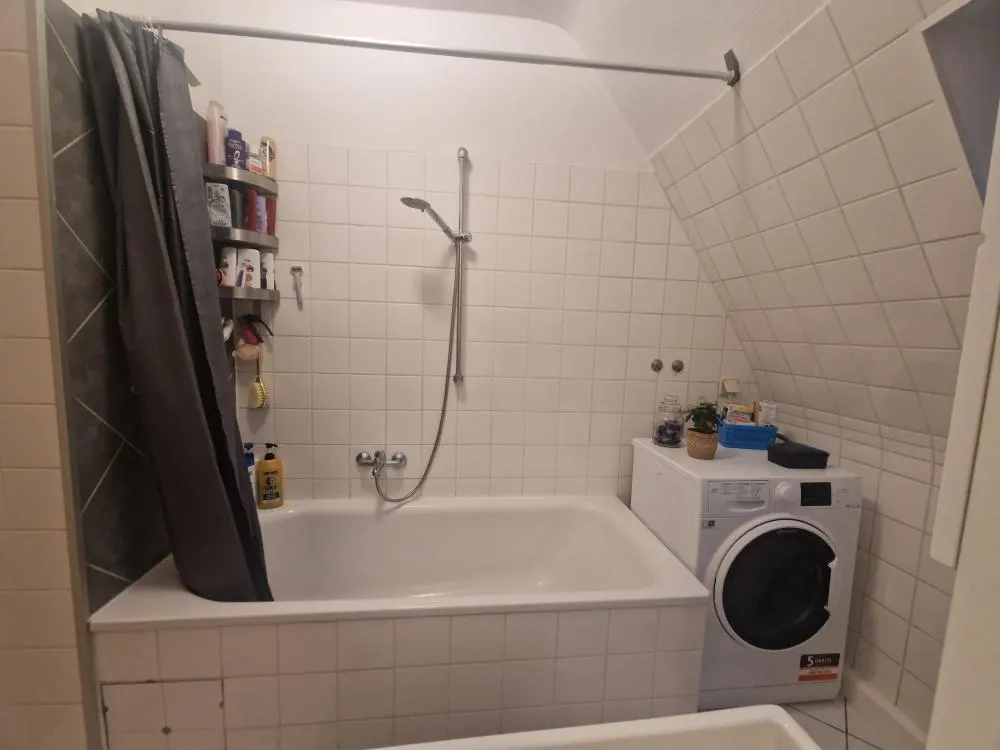 3-Room Apartment Suitable for Shared Living, Fitted Kitchen, Attic