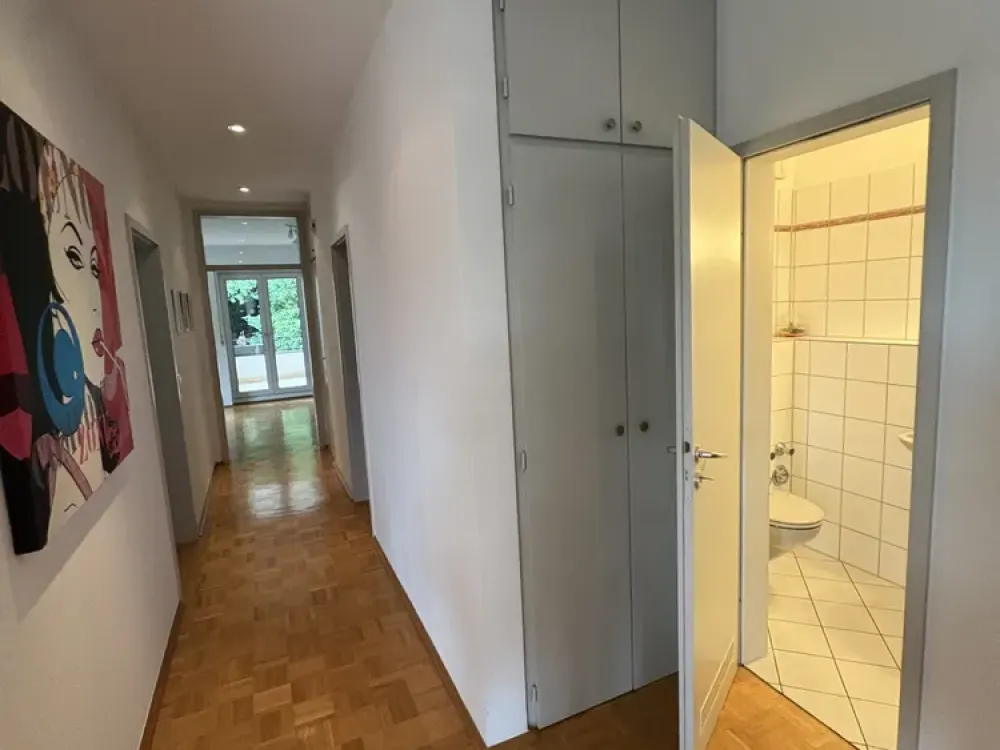 Stilvolle, gepflegte 3,5-Zimmer-Wohnung mit gehobener Innenausstattung mit EBK in Kronberg im Taunus
