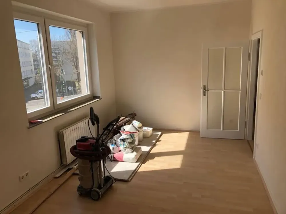 2 Zimmer, gr. Küche u. Wannenbad mit Fenster in Düsseldorf-Pempelfort