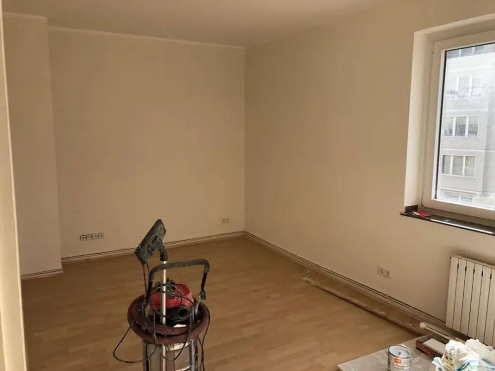 2 Zimmer, gr. Küche u. Wannenbad mit Fenster in Düsseldorf-Pempelfort