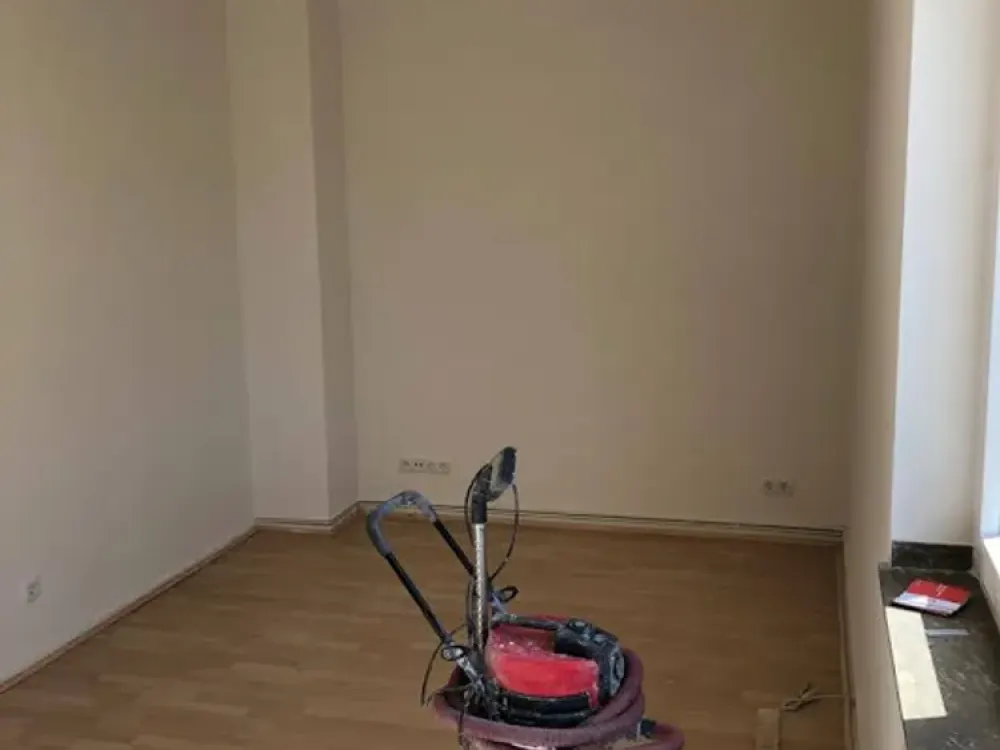 2 Zimmer, gr. Küche u. Wannenbad mit Fenster in Düsseldorf-Pempelfort