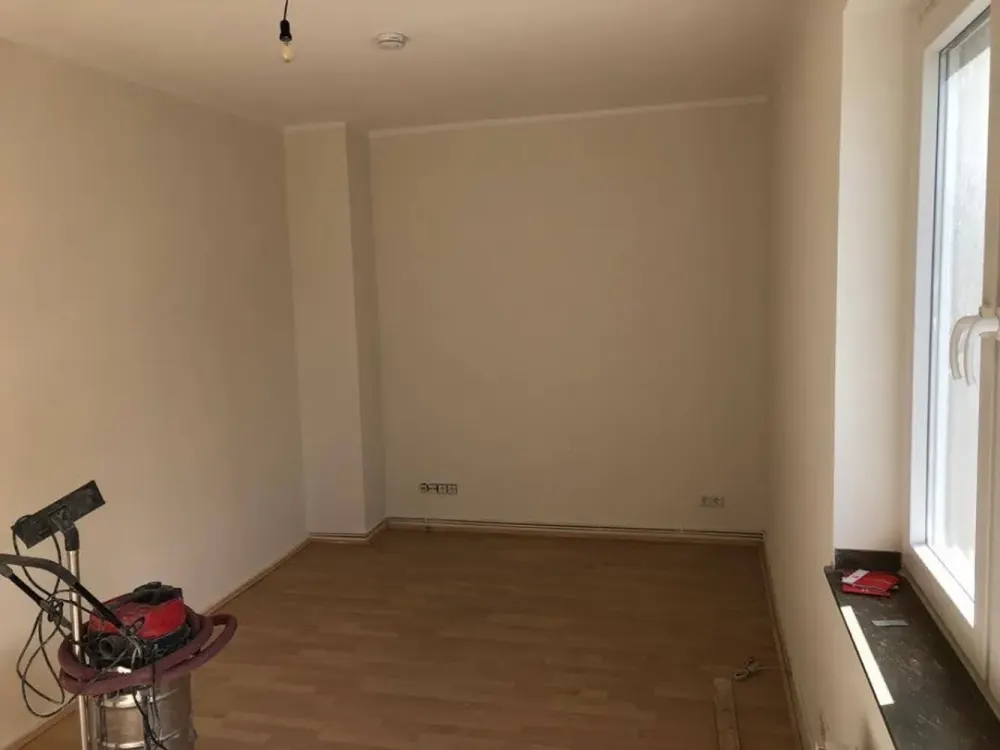 2 Zimmer, gr. Küche u. Wannenbad mit Fenster in Düsseldorf-Pempelfort