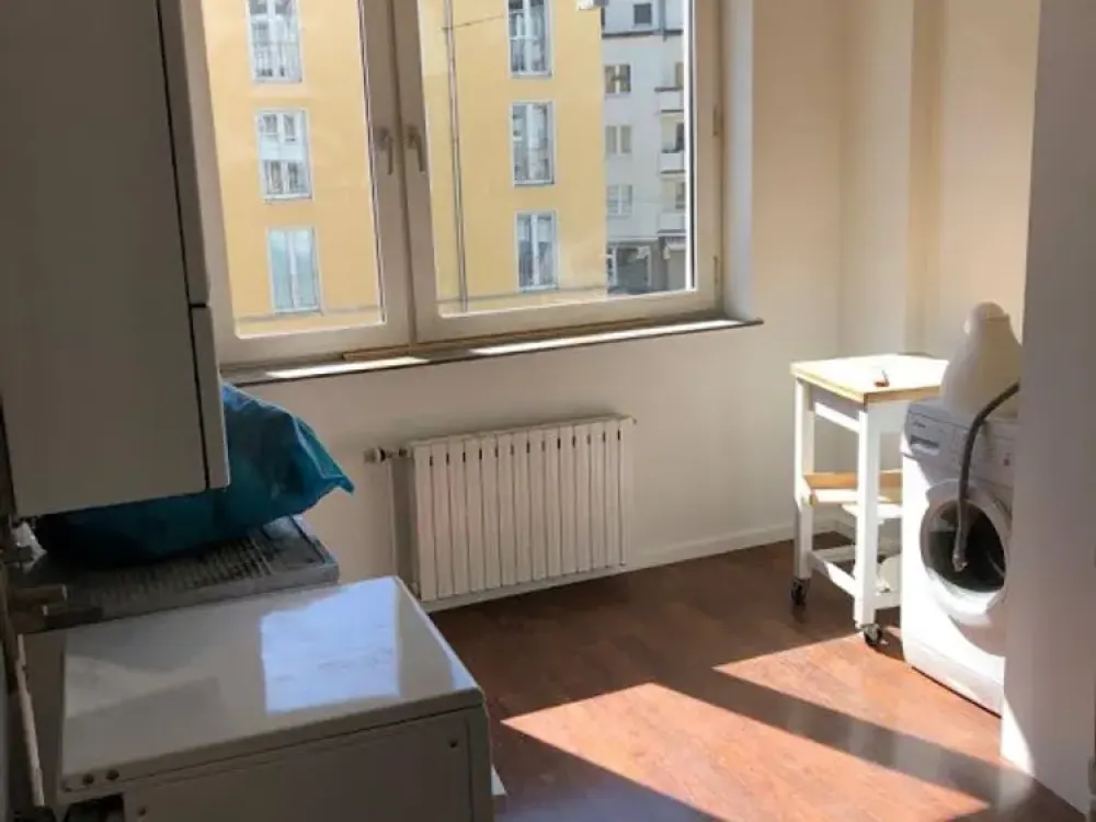 2 Zimmer, gr. Küche u. Wannenbad mit Fenster in Düsseldorf-Pempelfort