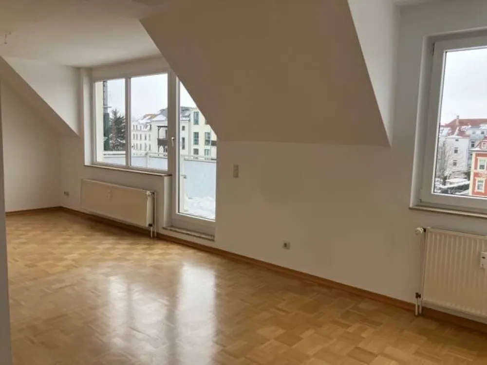 Geräumige 2 Zimmer-Dachwohnung mit Balkon und Einbauküche in Leipzig-West