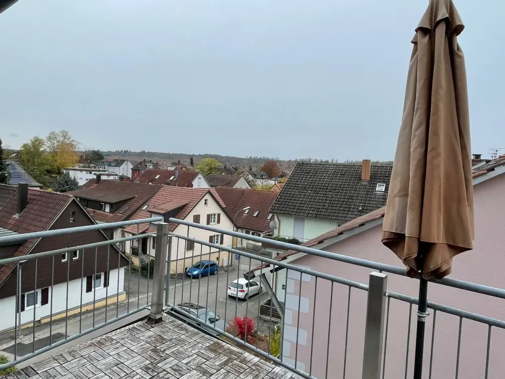 Schöne 4-Zimmer-DG-Wohnung mit Balkon und EBK in Esslingen am Neckar