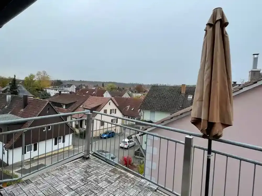 Schöne 4-Zimmer-DG-Wohnung mit Balkon und EBK in Esslingen am Neckar
