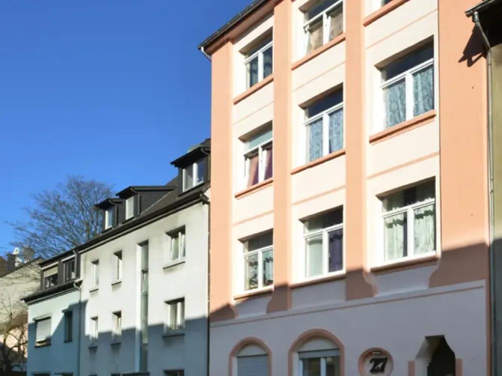 Modernes 1-Zi-Apartment mit Küche und modernem Bad.