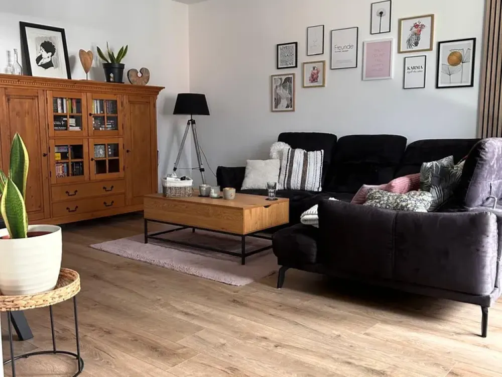 High-quality three-room apartment with balcony in Benhausen
