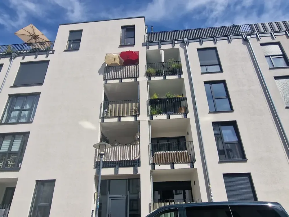 Beautiful 4-Room Penthouse Apartment with Open Kitchen and Large Roof Terrace for Rent!