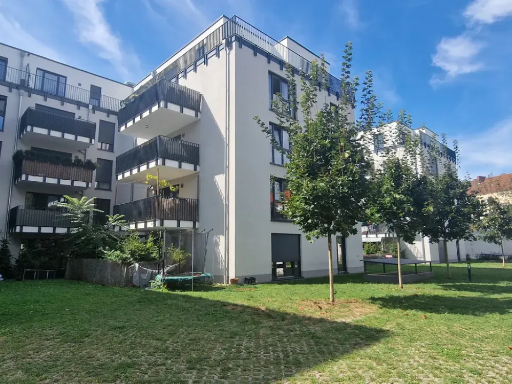 Beautiful 4-Room Penthouse Apartment with Open Kitchen and Large Roof Terrace for Rent!