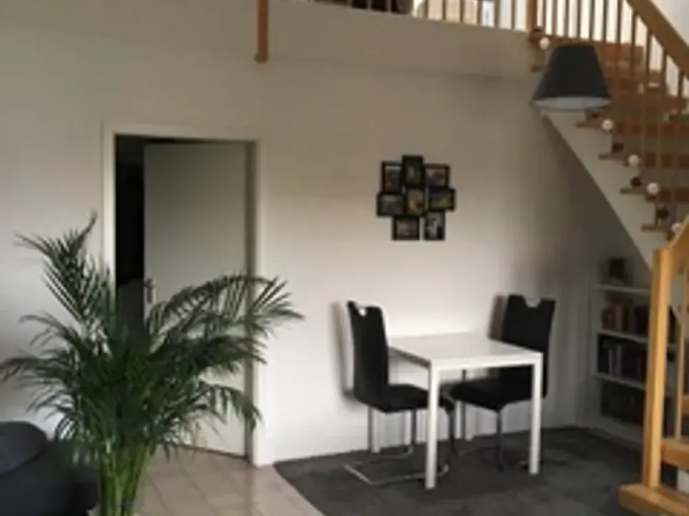 Stilvolle, gepflegte 1,5-Zimmer-Dachgeschosswohnung mit Balkon und EBK in Taufkirchen