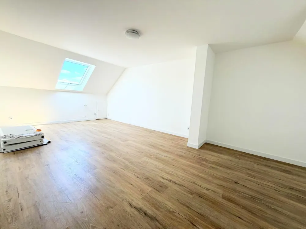 Bezugsfertige 2-Zimmer-Dachgeschoss-Wohnung, Modern, hell und hochwertig ausgestattet