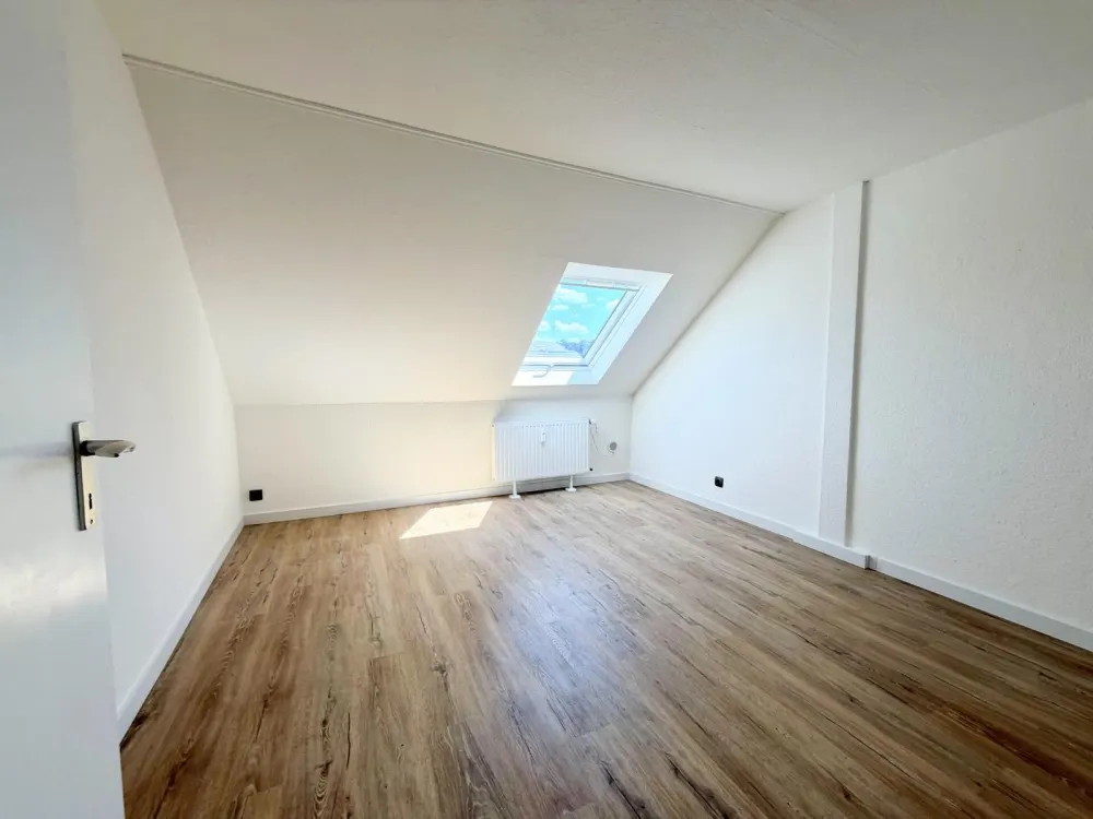 Bezugsfertige 2-Zimmer-Dachgeschoss-Wohnung, Modern, hell und hochwertig ausgestattet