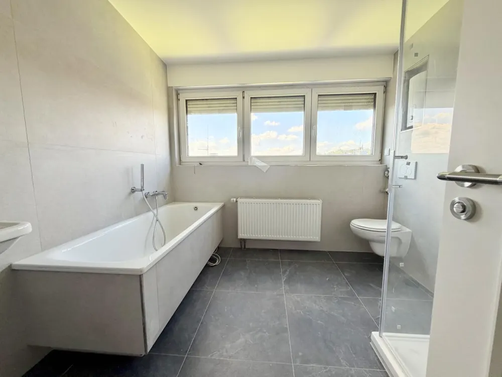 Bezugsfertige 2-Zimmer-Dachgeschoss-Wohnung, Modern, hell und hochwertig ausgestattet
