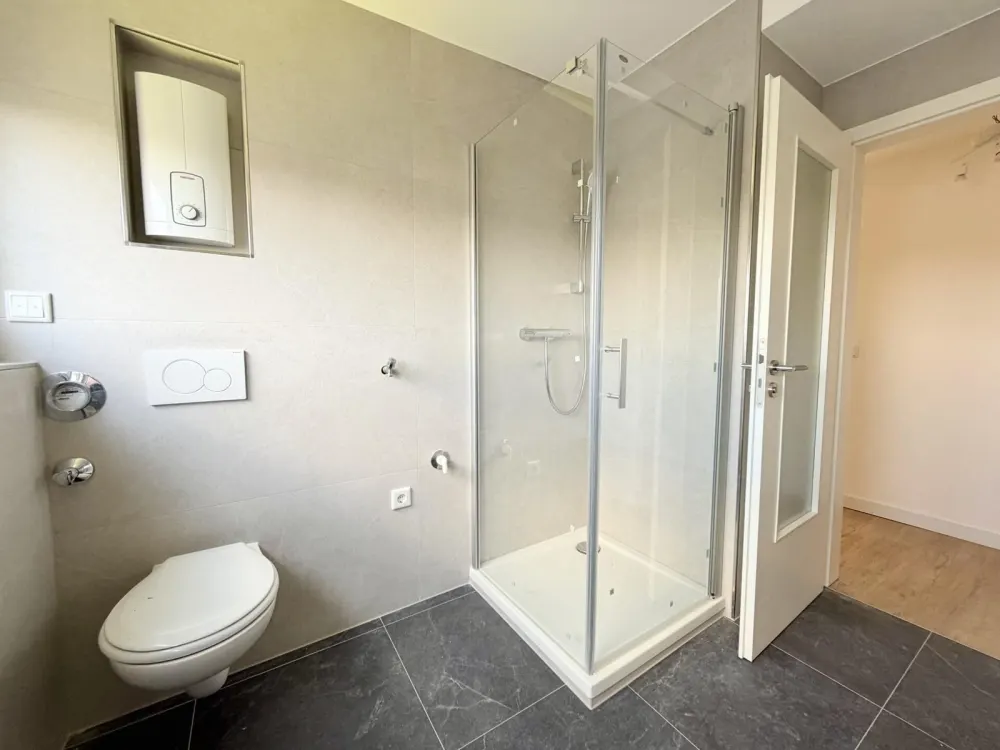 Bezugsfertige 2-Zimmer-Dachgeschoss-Wohnung, Modern, hell und hochwertig ausgestattet