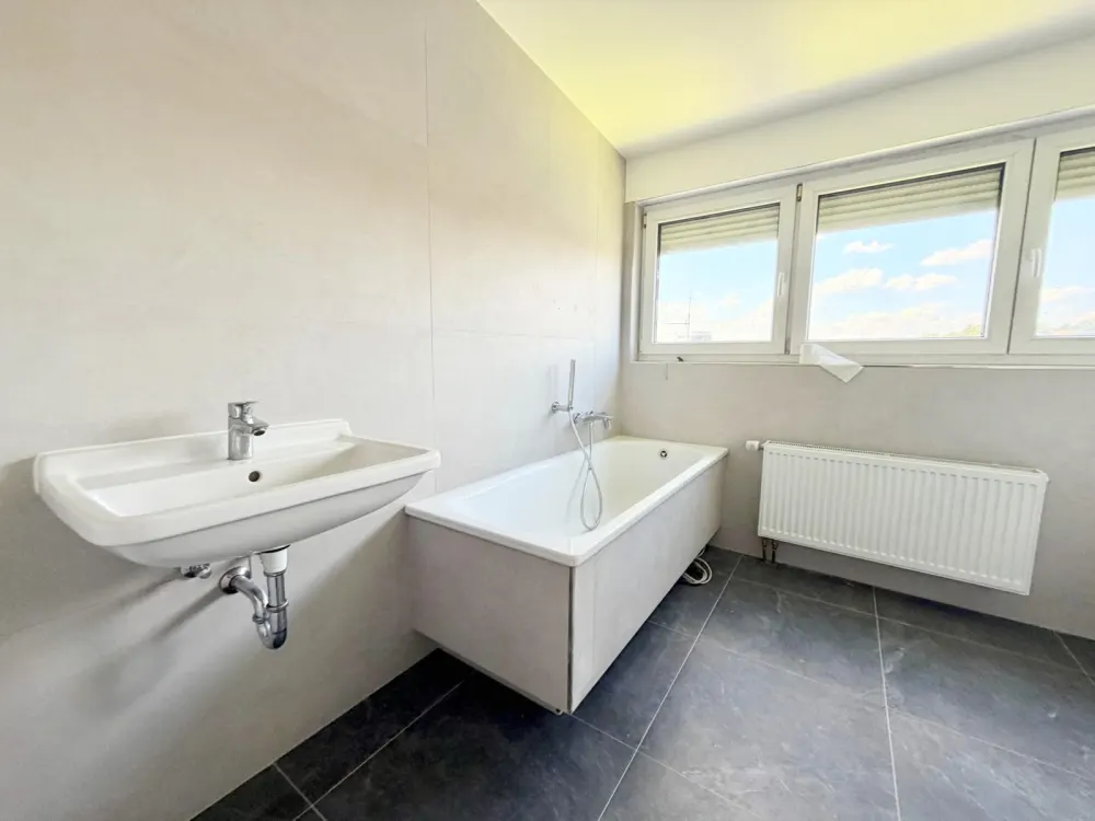 Bezugsfertige 2-Zimmer-Dachgeschoss-Wohnung, Modern, hell und hochwertig ausgestattet