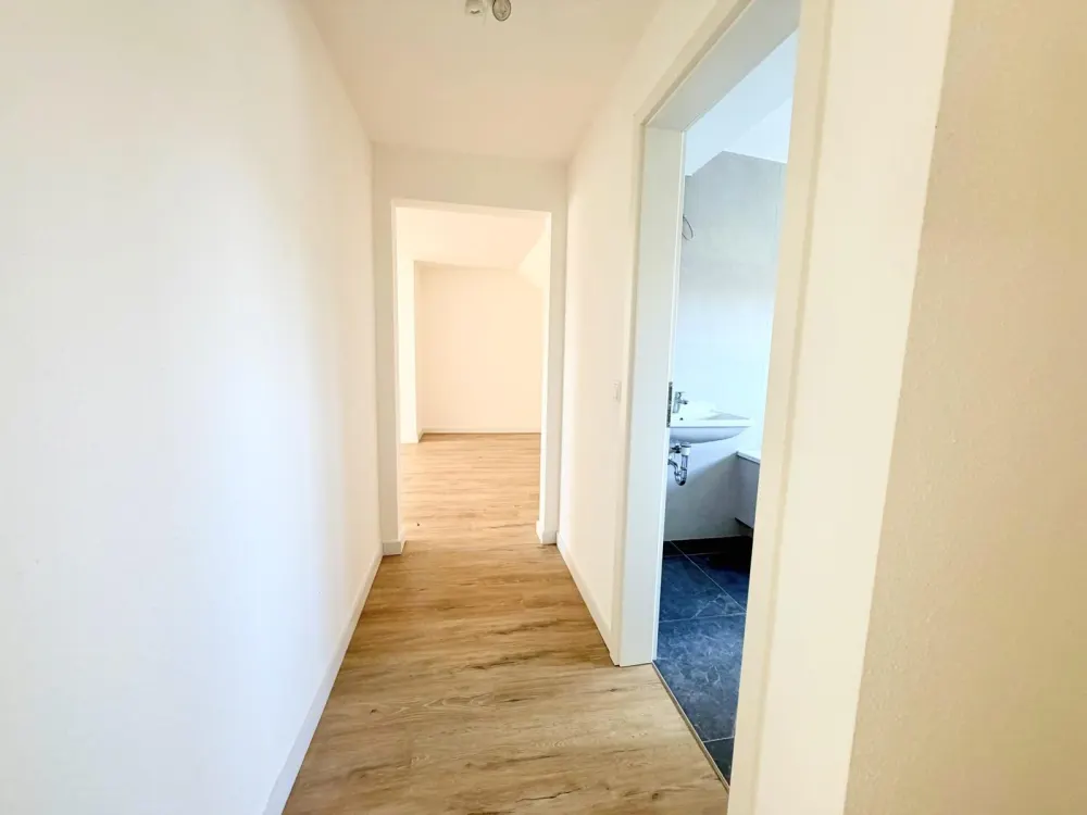 Bezugsfertige 2-Zimmer-Dachgeschoss-Wohnung, Modern, hell und hochwertig ausgestattet