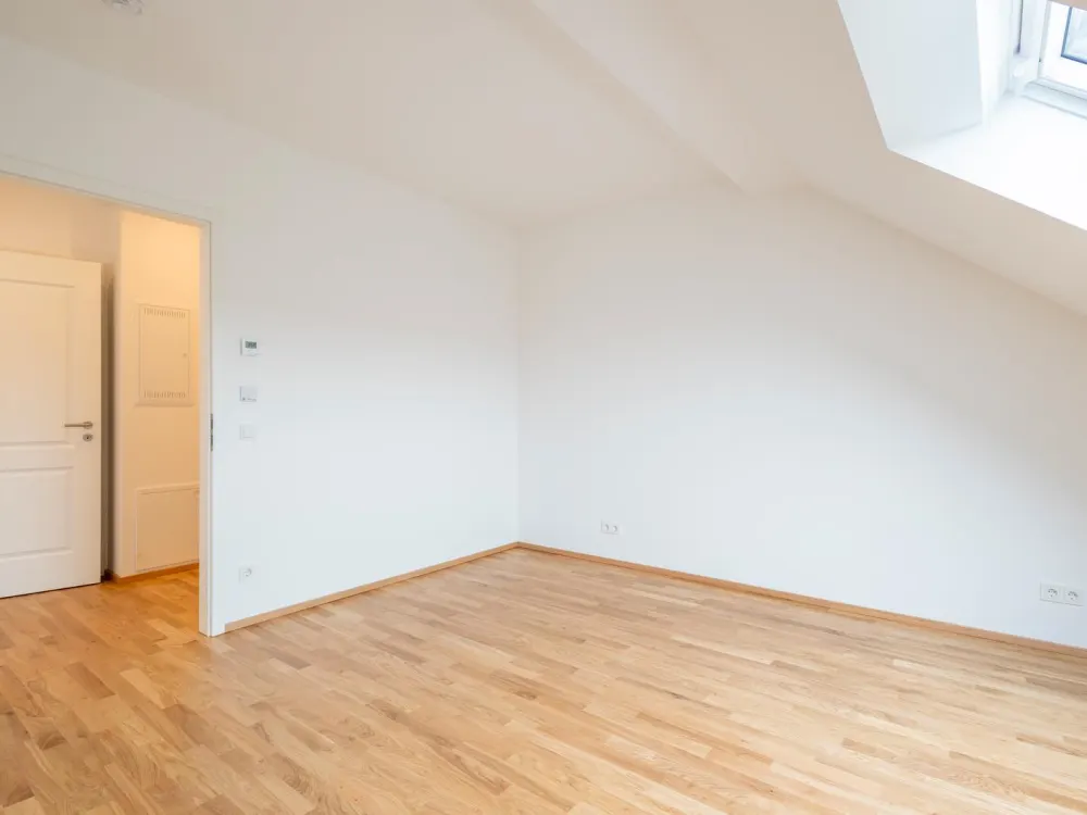 Hochwertig sanierte Wohnung mit Einbauküche und Dachterrasse, Erstbezug nach Sanierung, WE11