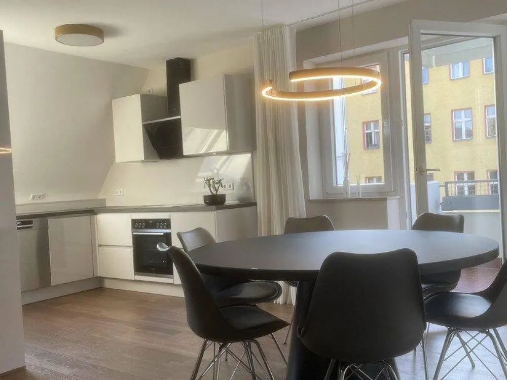 Stilvolle 2-Zimmer-Wohnung mit hochwertiger Luxusausstattung, vollmöbliert, 1800€ Festmiete