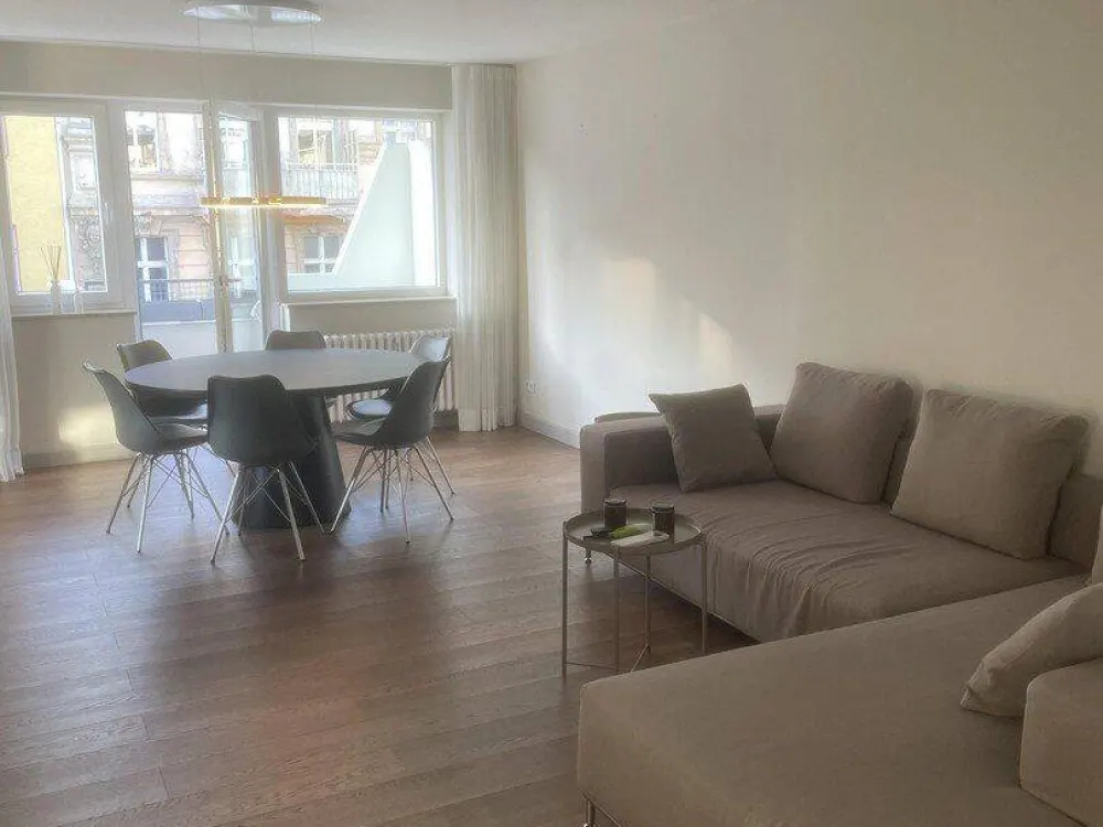 Stilvolle 2-Zimmer-Wohnung mit hochwertiger Luxusausstattung, vollmöbliert, 1800€ Festmiete