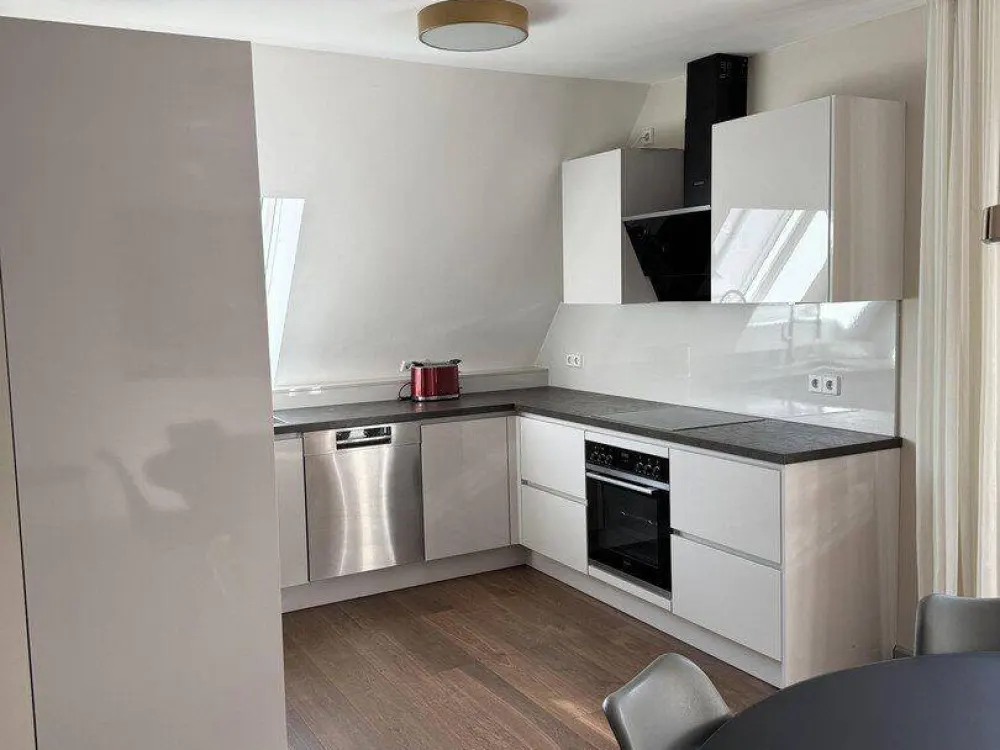 Stilvolle 2-Zimmer-Wohnung mit hochwertiger Luxusausstattung, vollmöbliert, 1800€ Festmiete