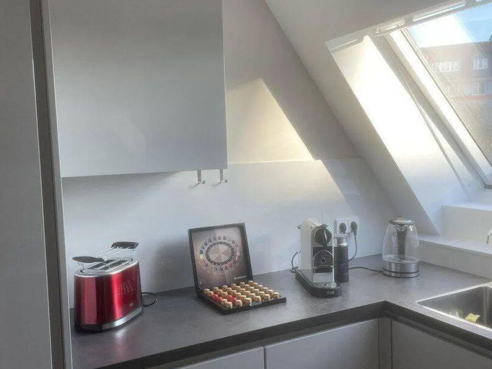 Stilvolle 2-Zimmer-Wohnung mit hochwertiger Luxusausstattung, vollmöbliert, 1800€ Festmiete