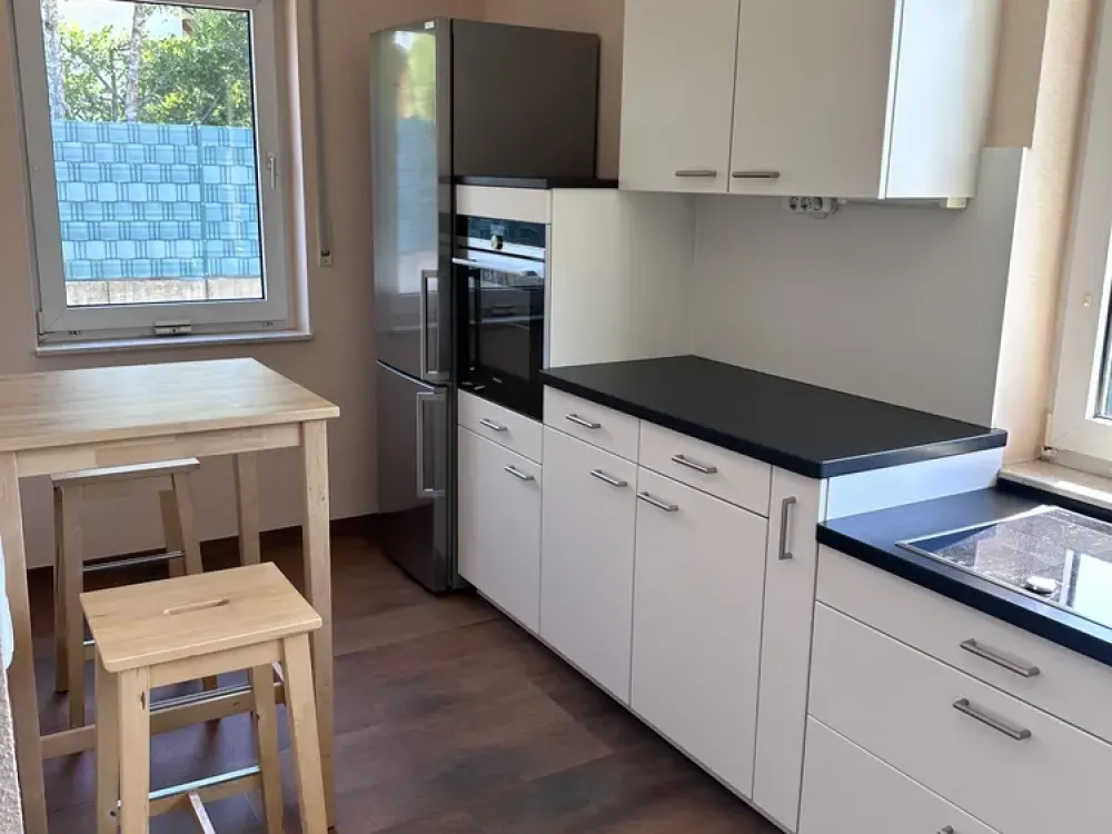 Helle und sonnige 5-Zimmer-Wohnung mit zwei Tageslicht-Bädern in Feldrandlage