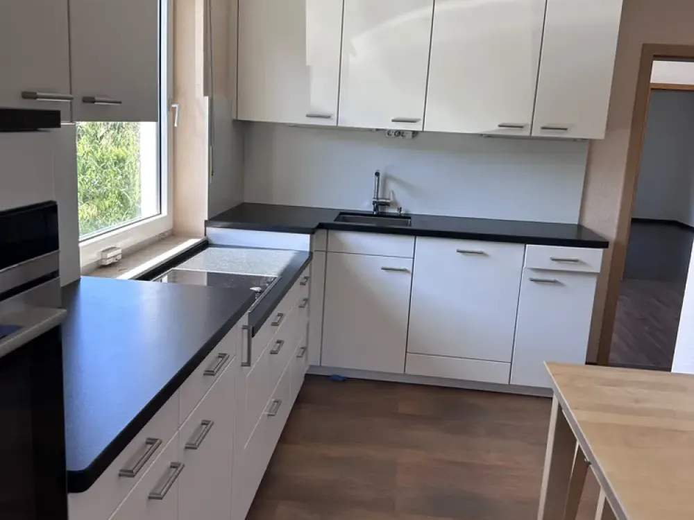 Helle und sonnige 5-Zimmer-Wohnung mit zwei Tageslicht-Bädern in Feldrandlage