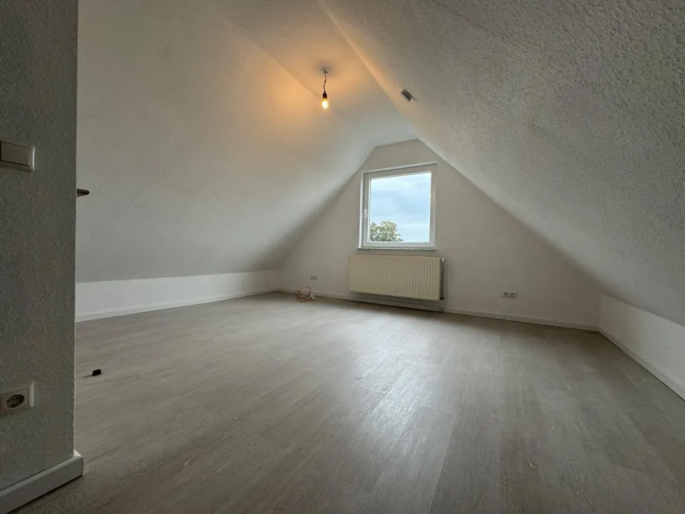 5-Zimmer-Haushälfte mit Garten, Terrasse & Garage