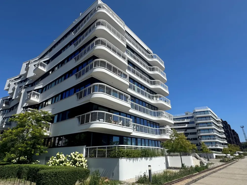 Exklusive 3-Zimmer-Wohnung mit Terrasse und einem spektakulären Spreeblick im WAVE Berlin