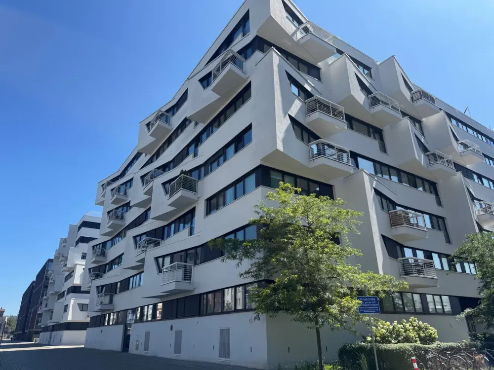Exklusive 3-Zimmer-Wohnung mit Terrasse und einem spektakulären Spreeblick im WAVE Berlin