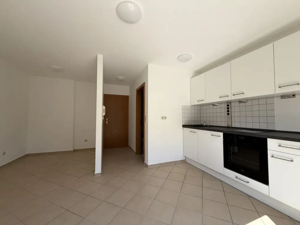 Großzügige 1-Zi-Studenten-Wohnung mit Terrasse und neuer EBK