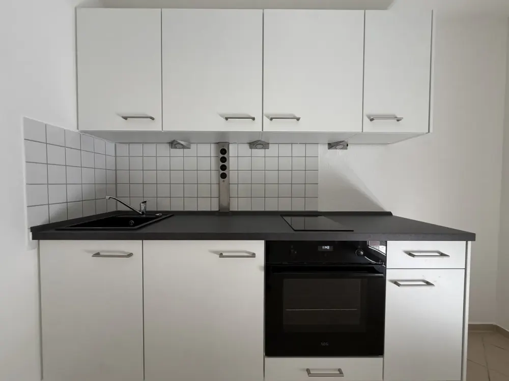 Großzügige 1-Zi-Studenten-Wohnung mit Terrasse und neuer EBK