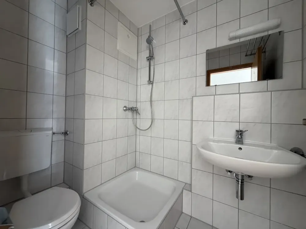 Großzügige 1-Zi-Studenten-Wohnung mit Terrasse und neuer EBK