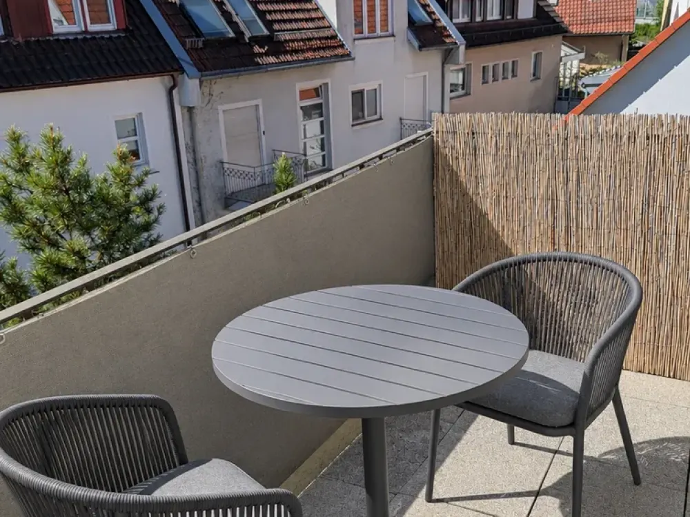 Helle 2,5 Zi. Whg. in Stgt. Obertürkheim inkl. Balkon, Garage und Hobbyraum (18 qm)