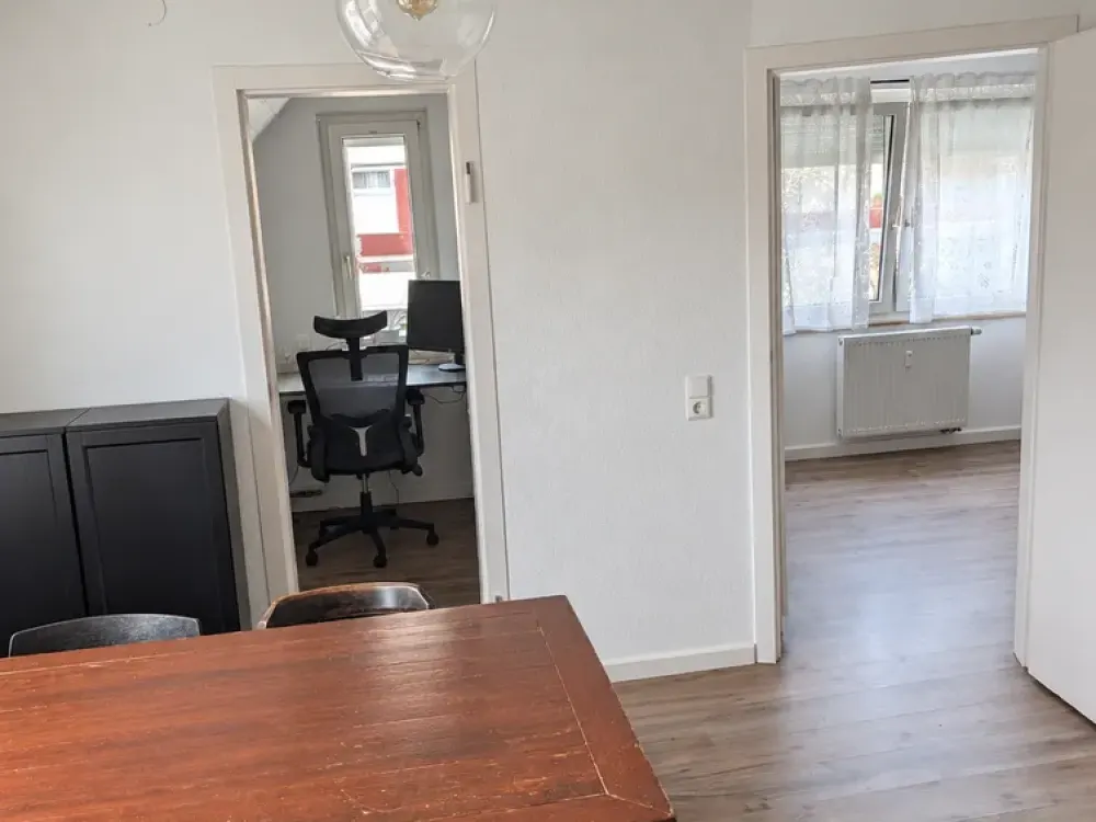 Helle 2,5 Zi. Whg. in Stgt. Obertürkheim inkl. Balkon, Garage und Hobbyraum (18 qm)