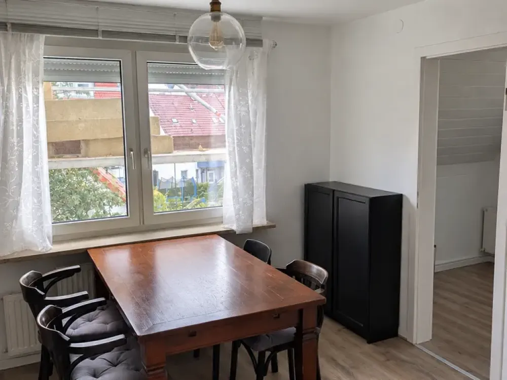 Helle 2,5 Zi. Whg. in Stgt. Obertürkheim inkl. Balkon, Garage und Hobbyraum (18 qm)