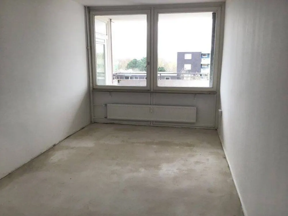 Large 2-Room Apartment with Design Potential