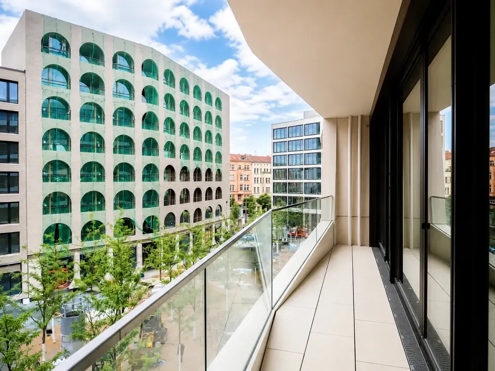 Hochwertige 3-Zimmer-Neubauwohnung in Berlin-Mitte mit Balkon, Fitness, Pool und Stellplatz