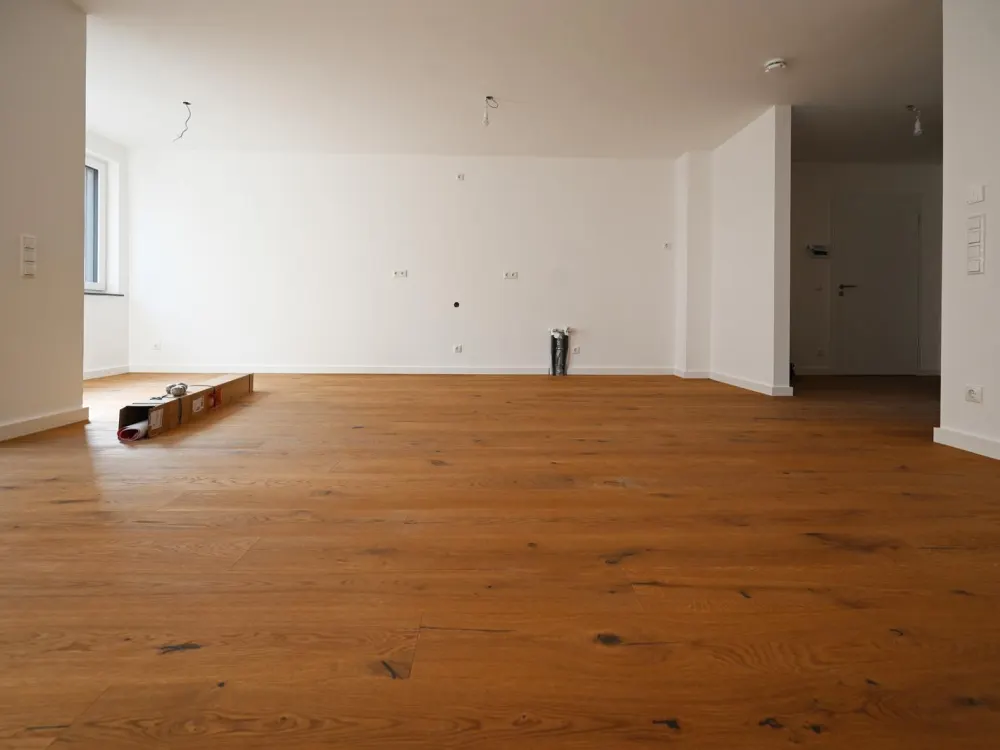 Neubau - Erstbezug geräumige 2 ZKB Balkon + Abstellraum